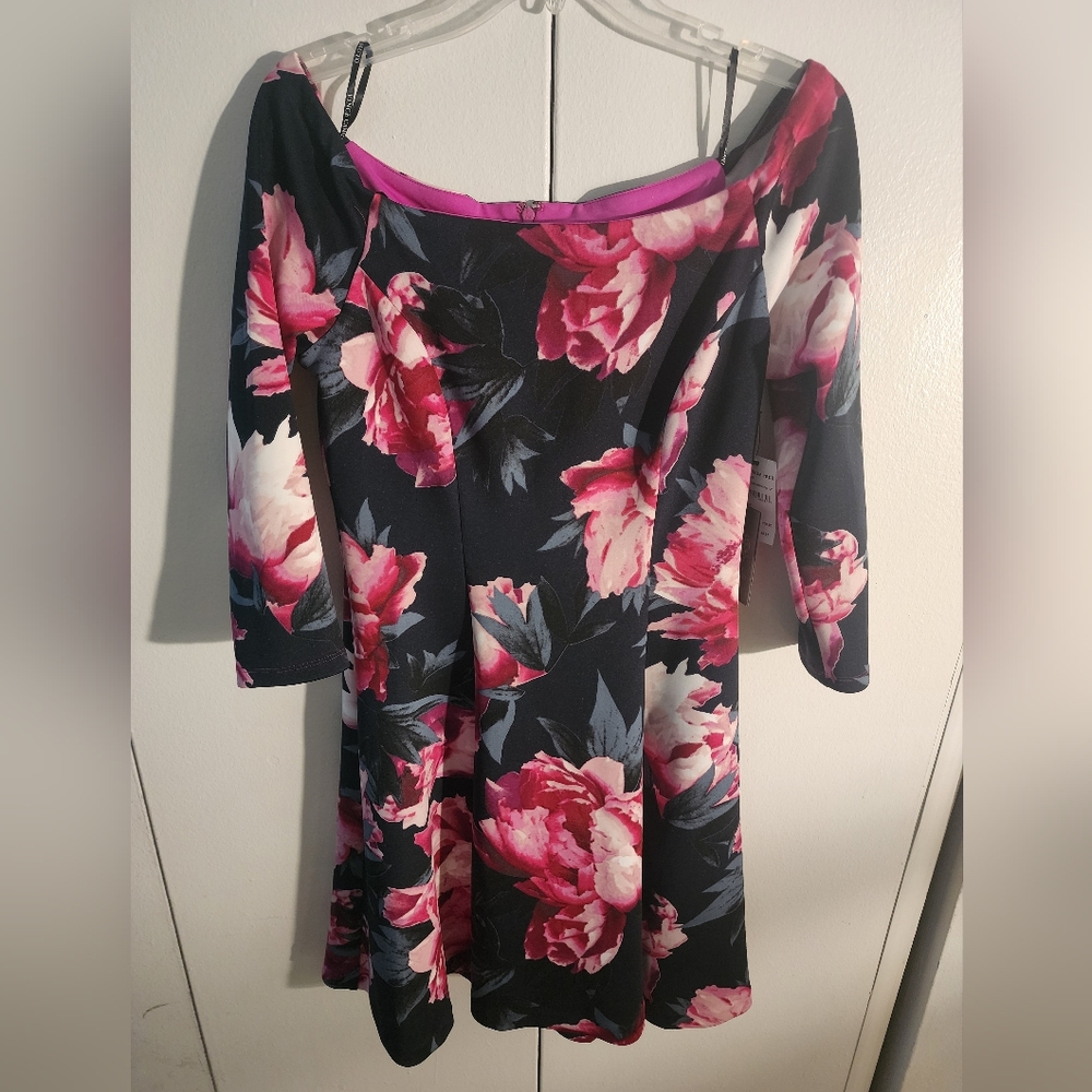NWT Vince Camuto Bold Flower Dress
